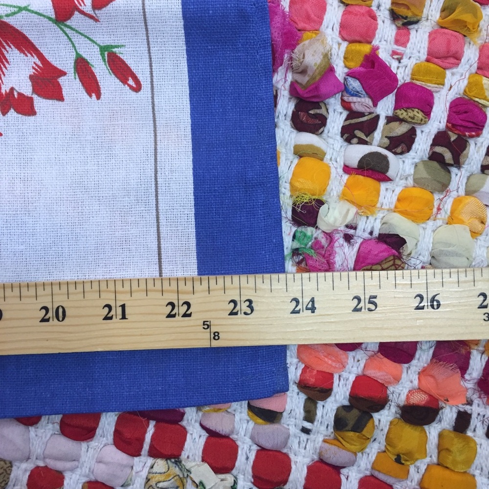 NOS Bright Floral Table Cloth - Picture 6 of 7